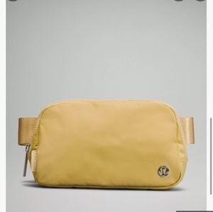 NWT Lululemon Everywhere Belt Bag - RARE Golden Sand